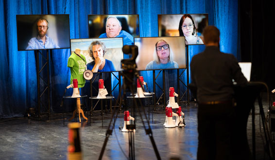 På hver sin flatskjerm i studio vises Egil Skogseth, Knut Flaaum, Lena Horie, Fridtjof Piene Gundersen og Tone Skavhaugen.