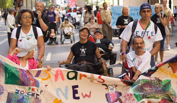 Uloba-ansatte og andre funksjonshemmede i parade i Chicago